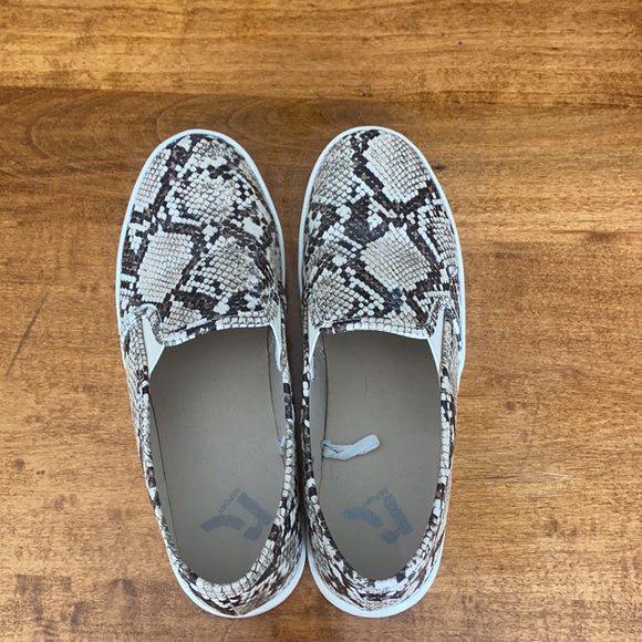 Snake print shoes - Picture 3 of 5
